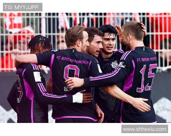 重庆足球队以63分稳居冠军赛积分榜首位争夺冠军形势明朗